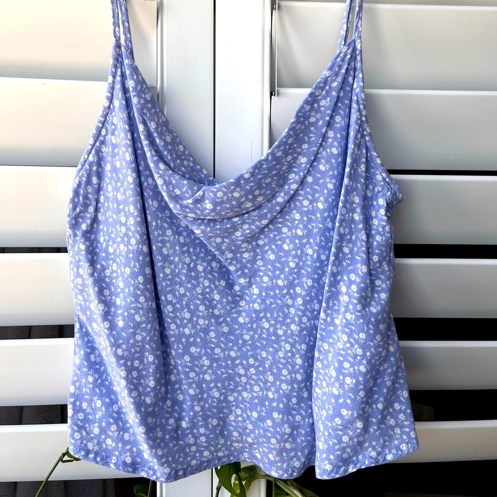 blue floral cowl neck abercrombie cropped cami
